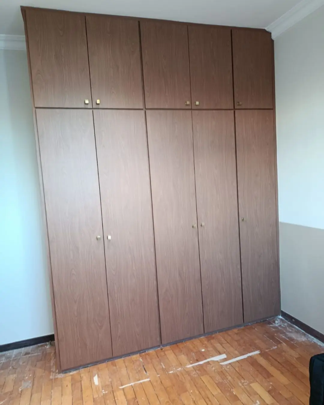 Guarda-roupa planejado envelopado em madeira, quarto residencial em Belo Horizonte